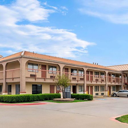 Мотель Super 8 By Wyndham Grand Prairie Southwest Экстерьер фото