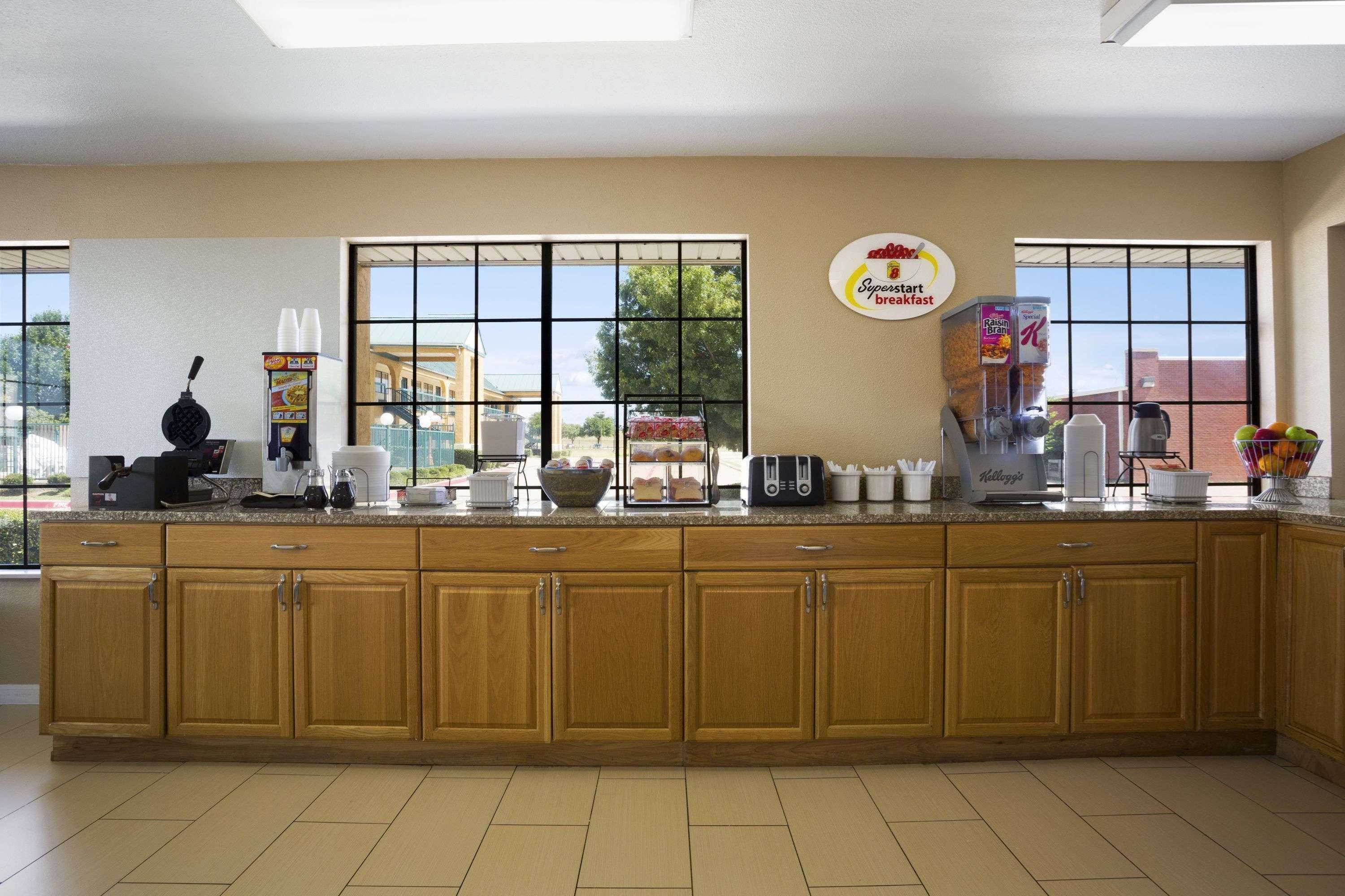 Мотель Super 8 By Wyndham Grand Prairie Southwest Экстерьер фото