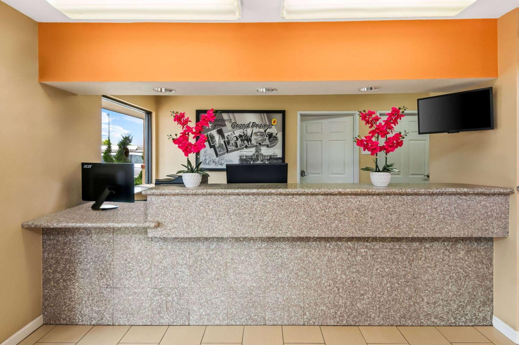 Мотель Super 8 By Wyndham Grand Prairie Southwest Экстерьер фото