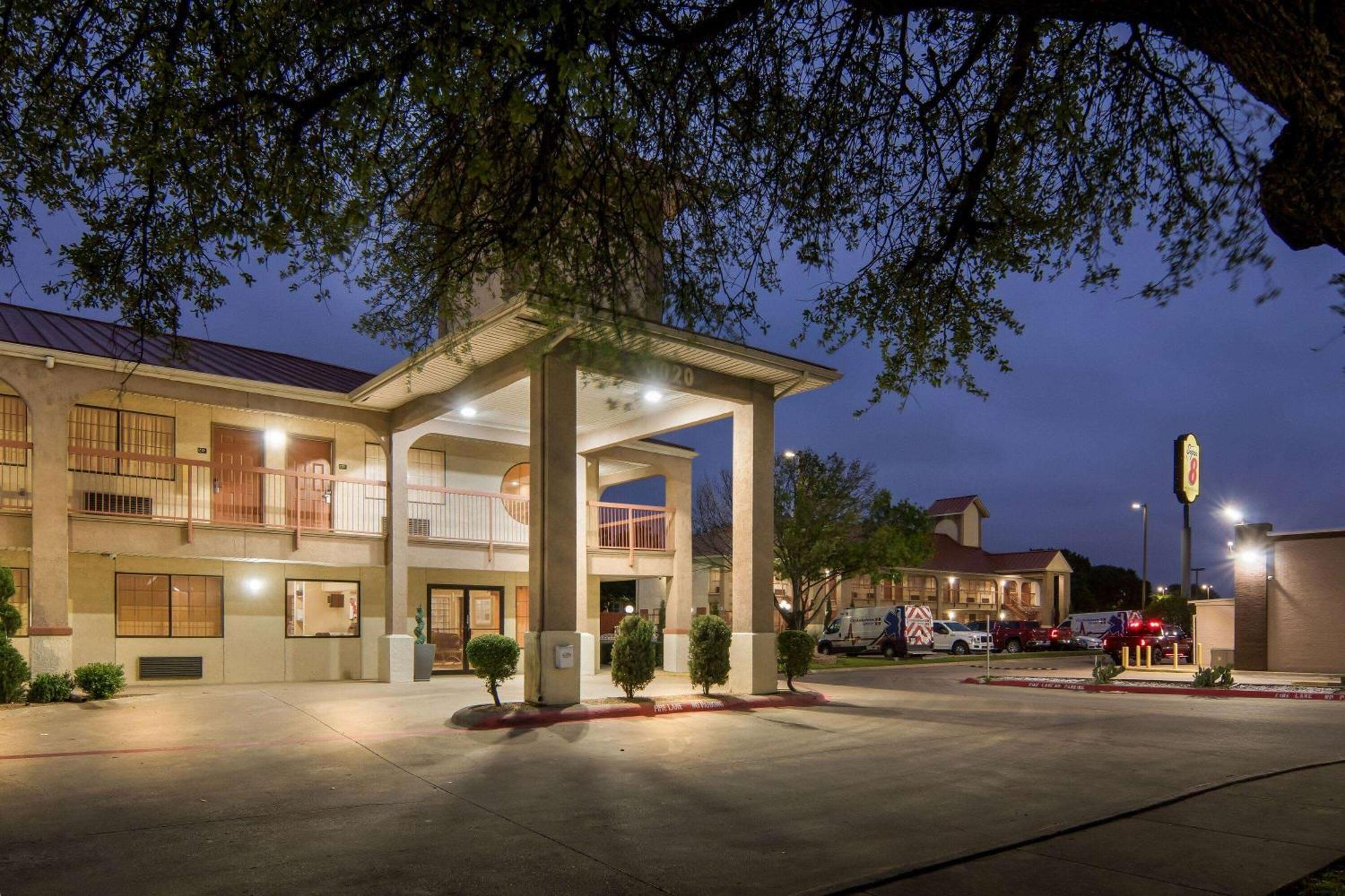 Мотель Super 8 By Wyndham Grand Prairie Southwest Экстерьер фото