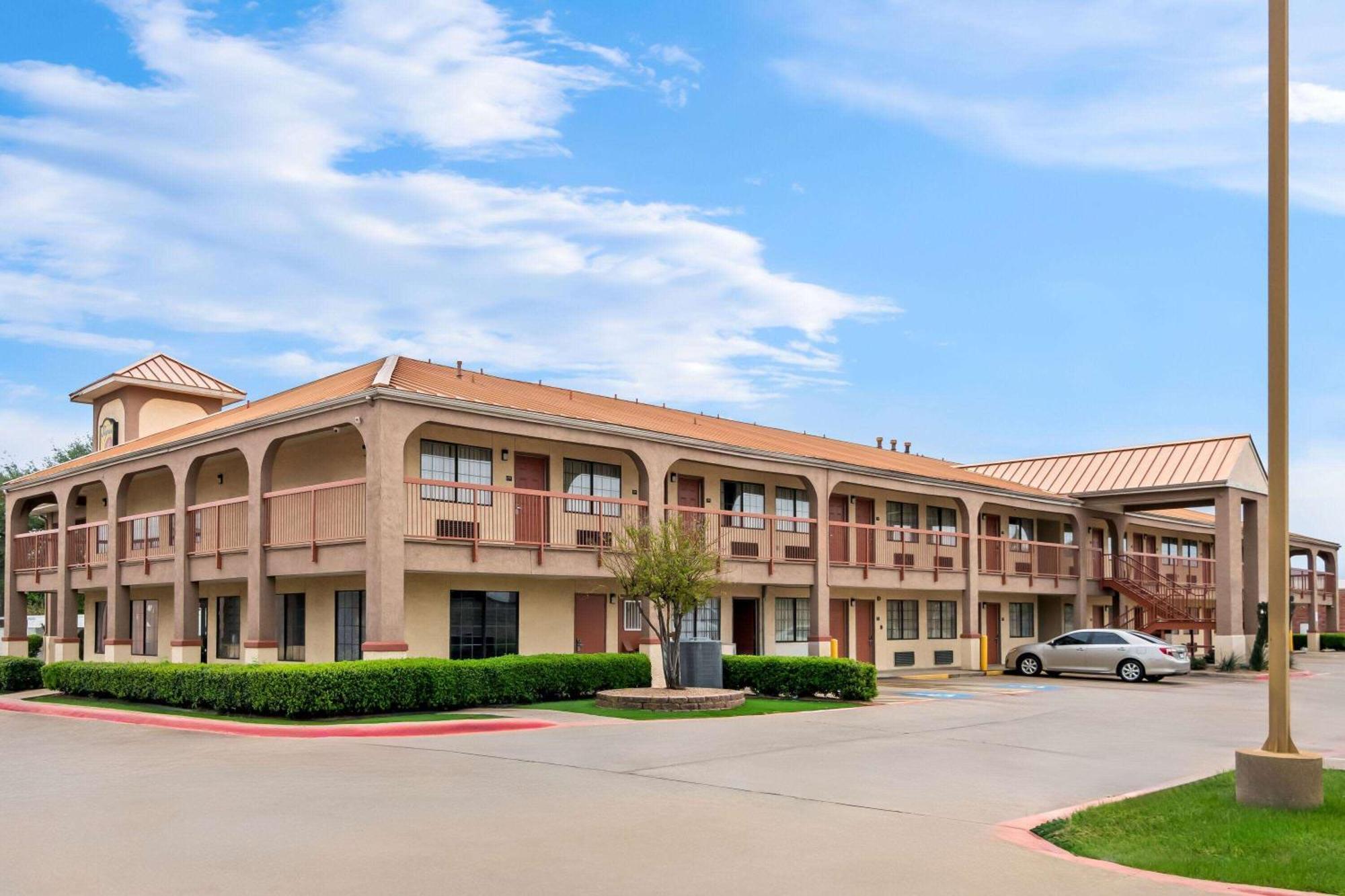 Мотель Super 8 By Wyndham Grand Prairie Southwest Экстерьер фото