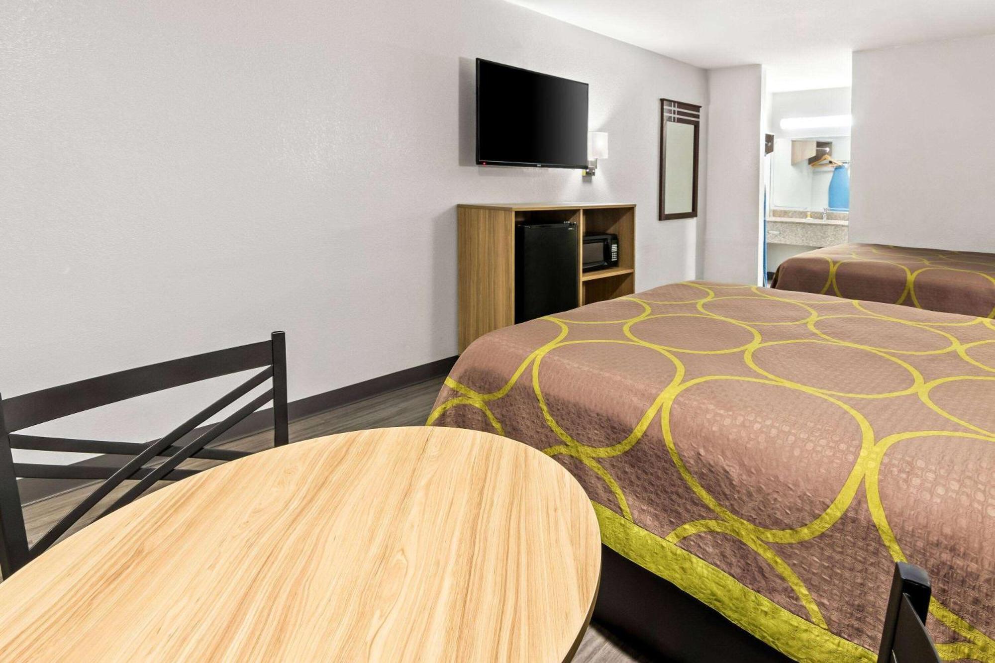Мотель Super 8 By Wyndham Grand Prairie Southwest Экстерьер фото