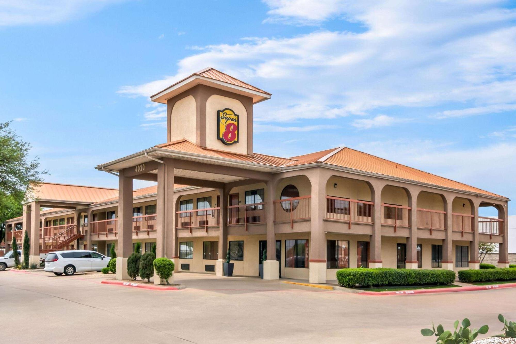 Мотель Super 8 By Wyndham Grand Prairie Southwest Экстерьер фото